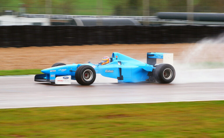 Scott Mansell driving a 1997 Benetton F1 car in the wet